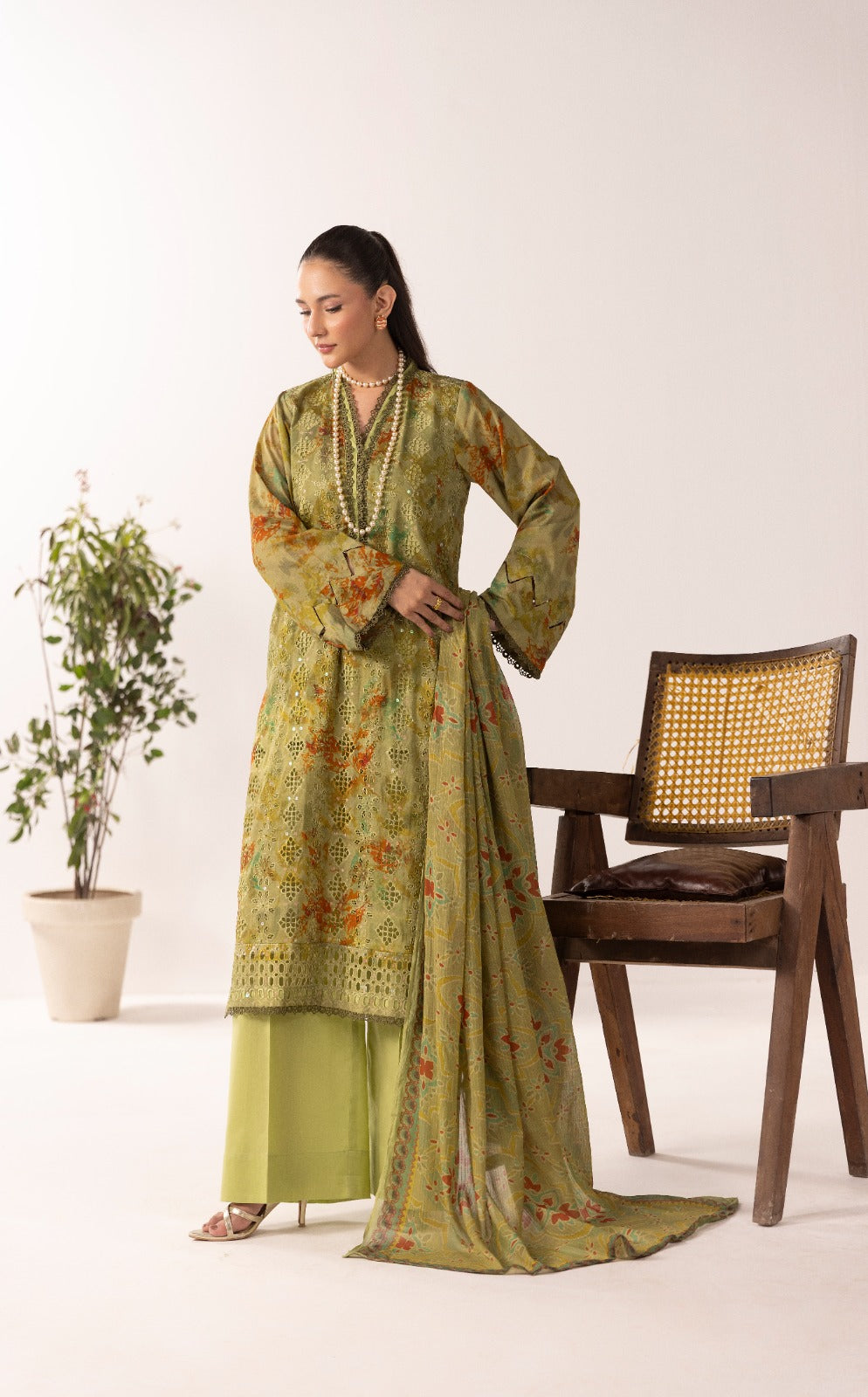 Unstitched 3pc - Chikankari Lawn Suit