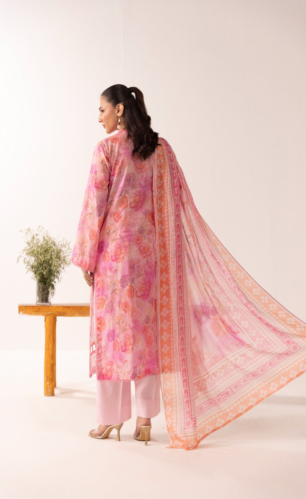 Unstitched 3pc - Chikankari Lawn Suit