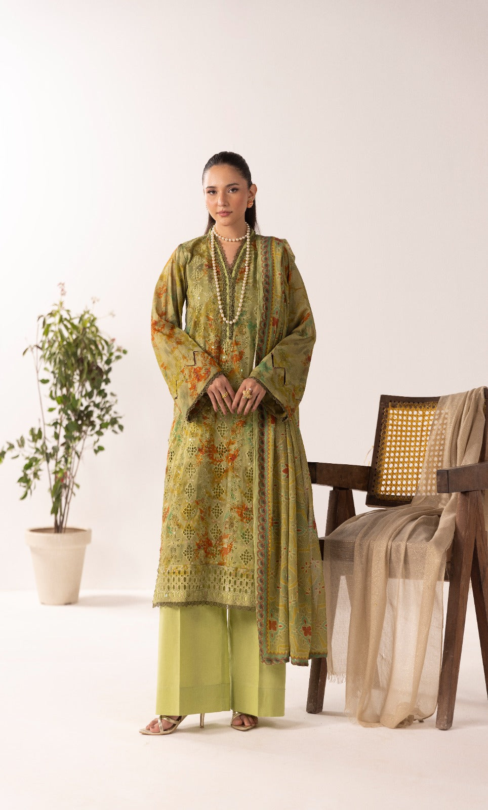 Unstitched 3pc - Chikankari Lawn Suit