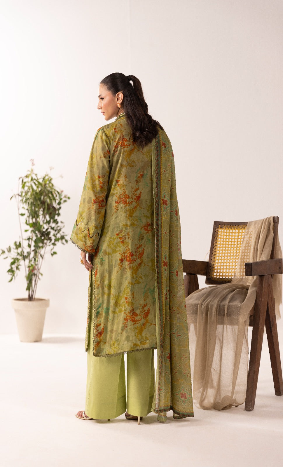 Unstitched 3pc - Chikankari Lawn Suit