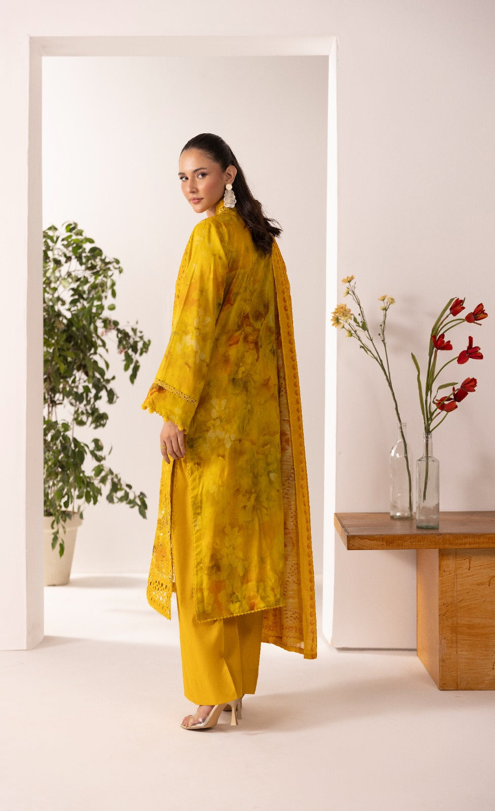 Unstitched 3pc - Chikankari Lawn Suit